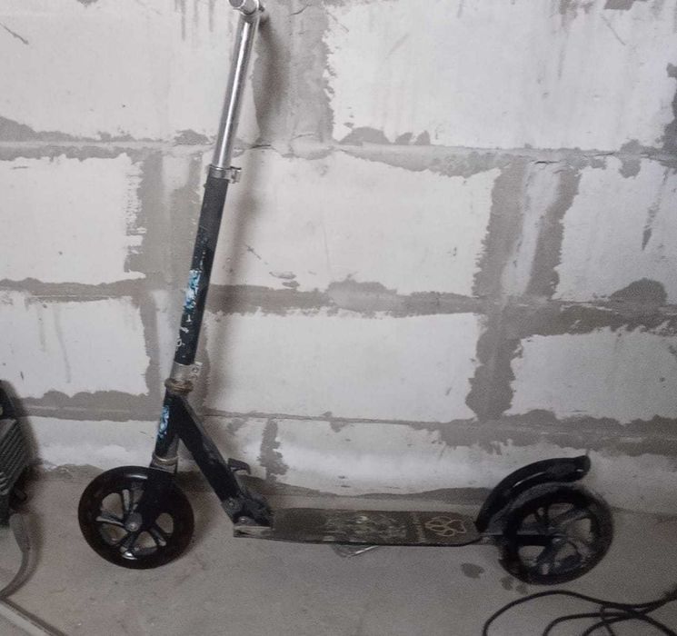 Продам самокат. До 100 кг. Б.у.