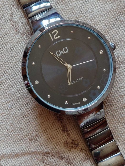 Дамски часовник Q&Q (за части)