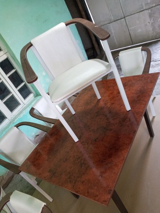 Temir  stul  va   stollar  nomi    (orom va  parlament)