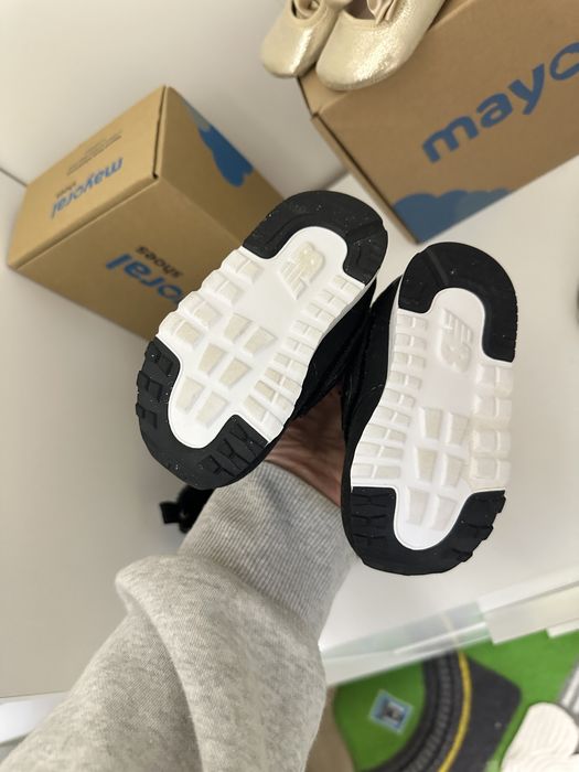 Чисто нови обувки за бебе буйки пантофки Mayoral Primigi guesTed next