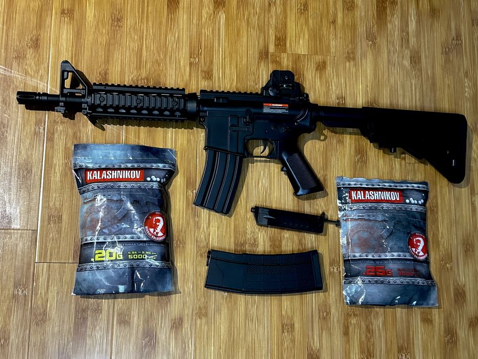 Arma M4 airsoft 1.41 jouli + geanta + incarcator
