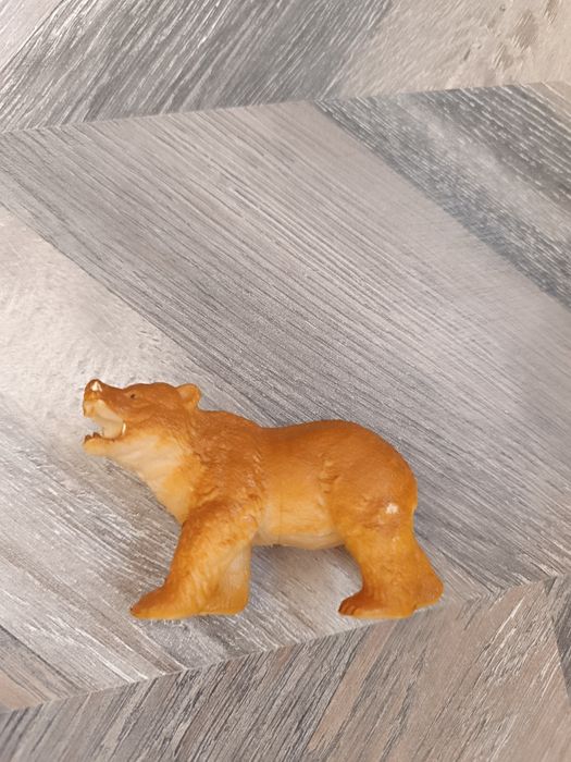 Продам б/у игрушки: фигуры животных