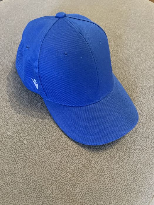 Шапки с козирка нови