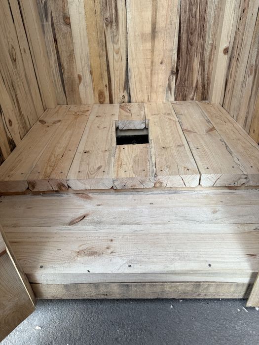 Уличный туалет деревянный