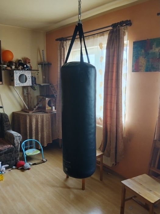 Vând sac de box  și mănuși