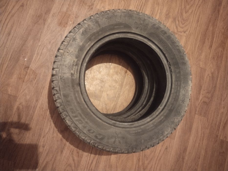 Зимние шины 13 2 штуки б/у