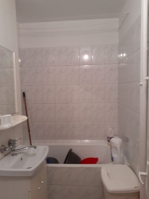 Închiriez garsonieră