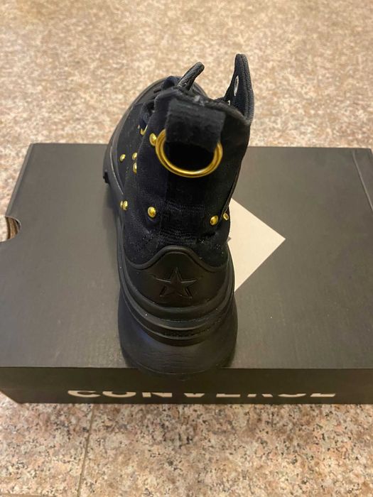Converse inalti  dama negri cu detalii aurii .