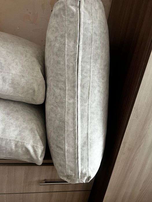 Подушки диванные 4 штуки