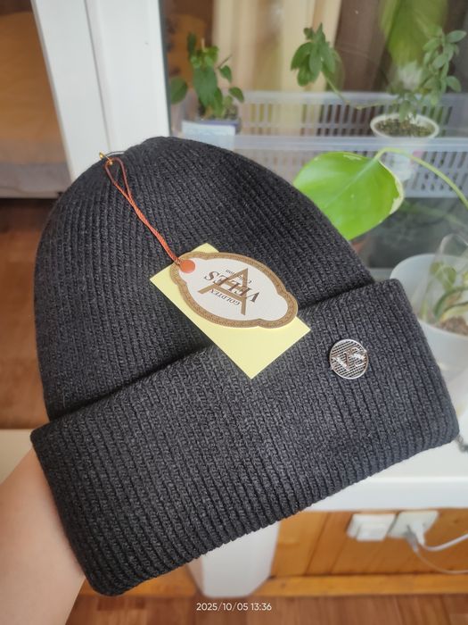 Продам шапки новые с этикетками