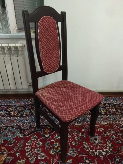 Малайзийский стол для гостиной