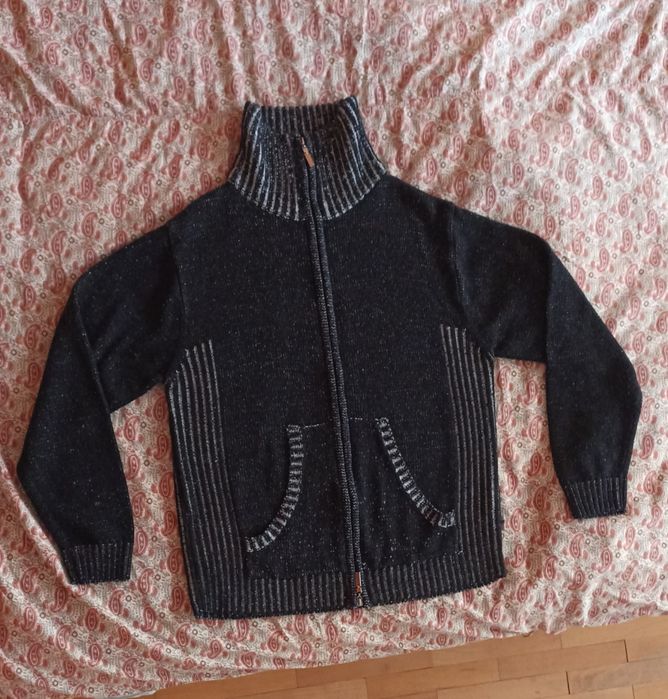 Мъжка жилетка с висока яка