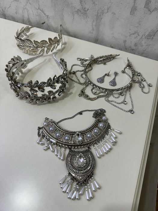 Национальные ансамбли для невест с украшениями