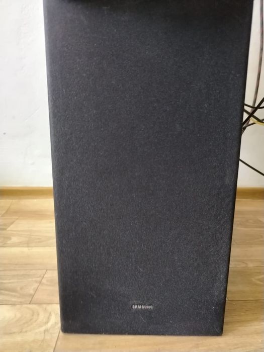 Продам саундбар Samsung HW-B450F