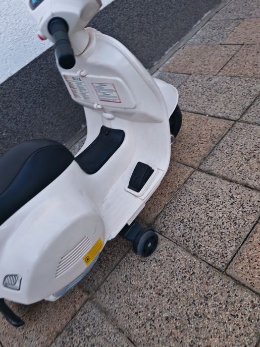 Motocicleta vespa copii