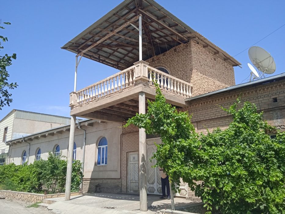 Хонаботда 8 сотокли участка сотилади