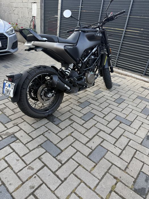 Husqvarna svartpilen 401 an 2023 cu 3700 km