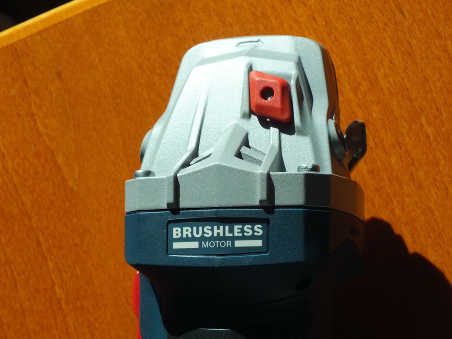 чисто нов-Bosch Professional- 18V ъглошлайф (флекс, ракета) в гаранция