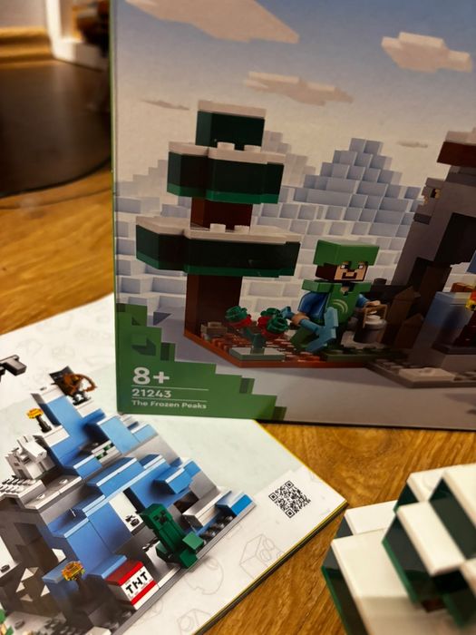 Lego Minecraft - Piscurile inghetate 21243