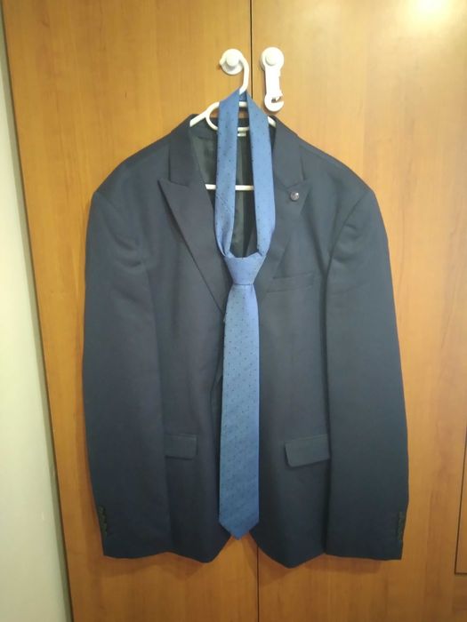 Официален костюм