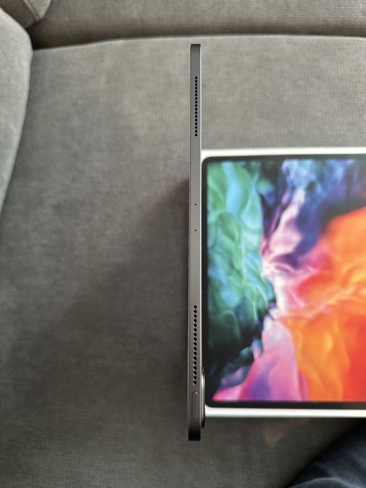 Apple Ipad Pro 4th gen 256gb 12.9inch wifi space grey 98%BH с клавиатура