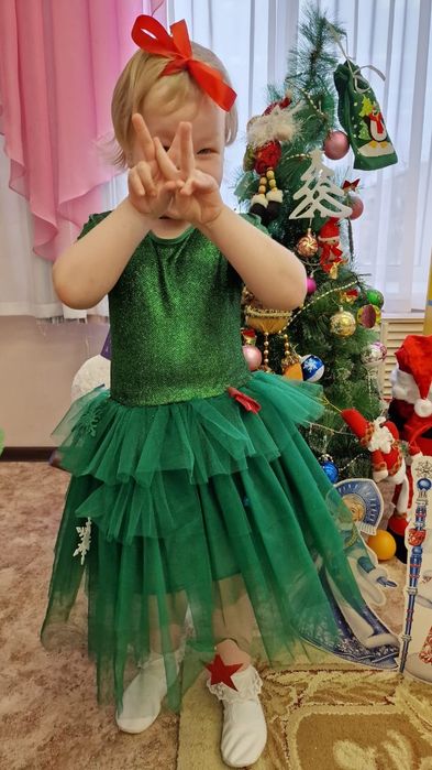 Продам платье Ёлочка