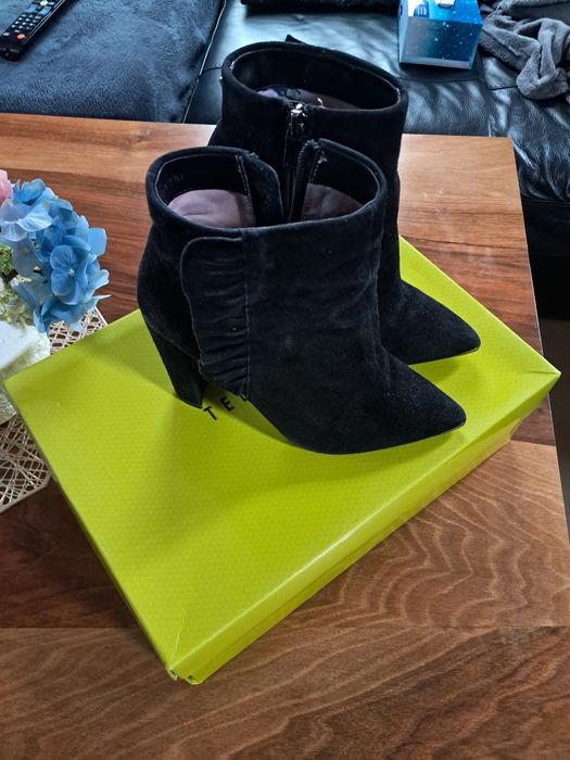 Ghete ted baker marimea 35