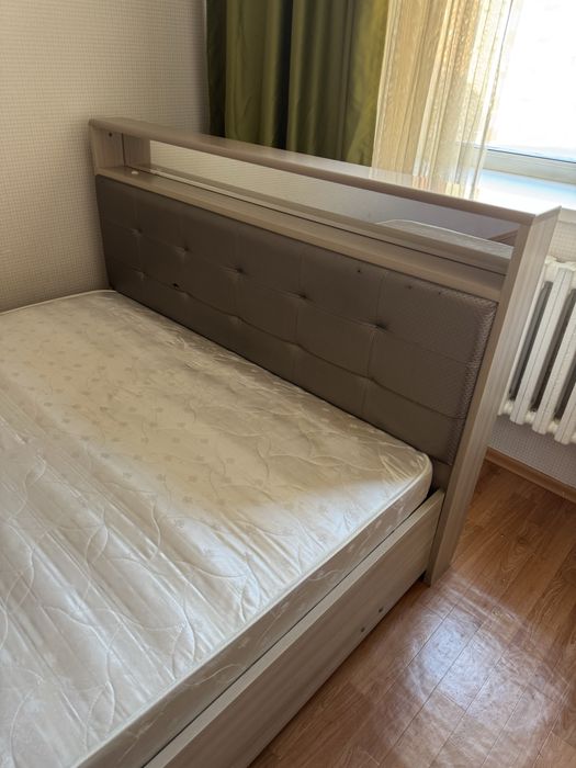 Продам двуспальную кровать