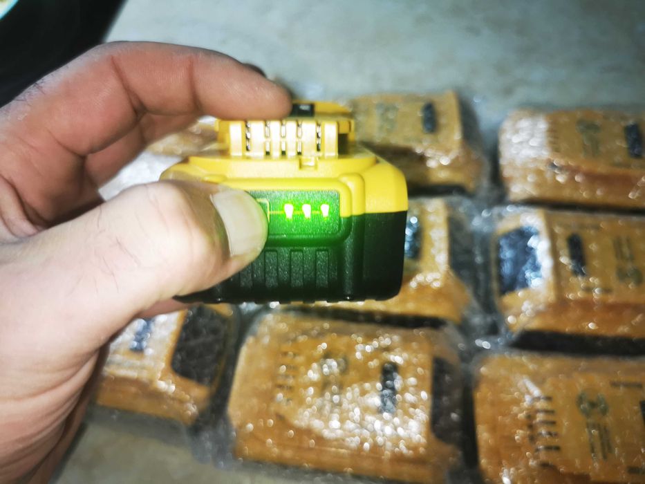 Dewalt батерия dcb184