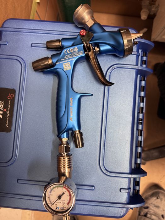 Pistol de lac Iwata Pinafarina 95 editie limitata