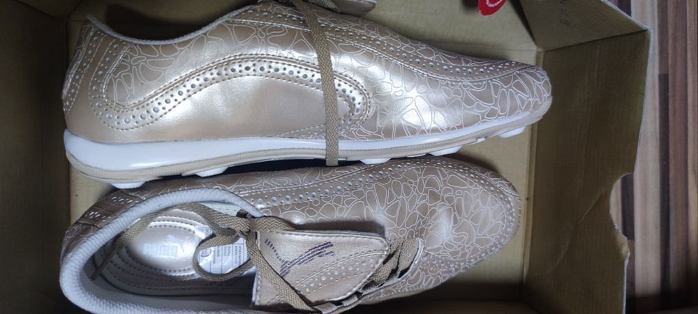 Продавам дамски спортни обувки Puma 38, със стелка 24 см и 38.5 със ст