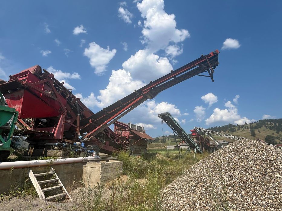 Stație de sortare cu  concasor  falci