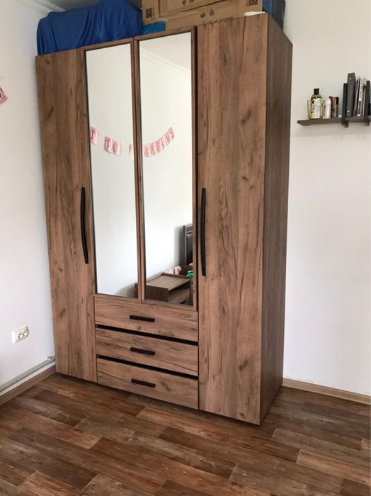 Продается спальный гарнитур