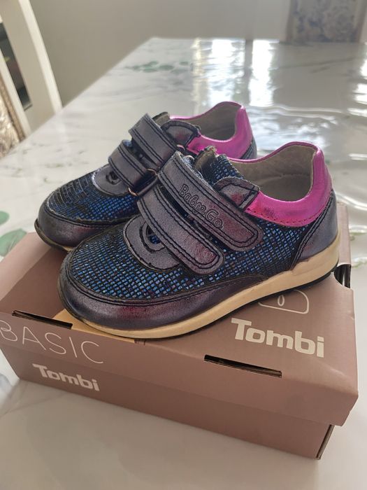 Продам кроссовку