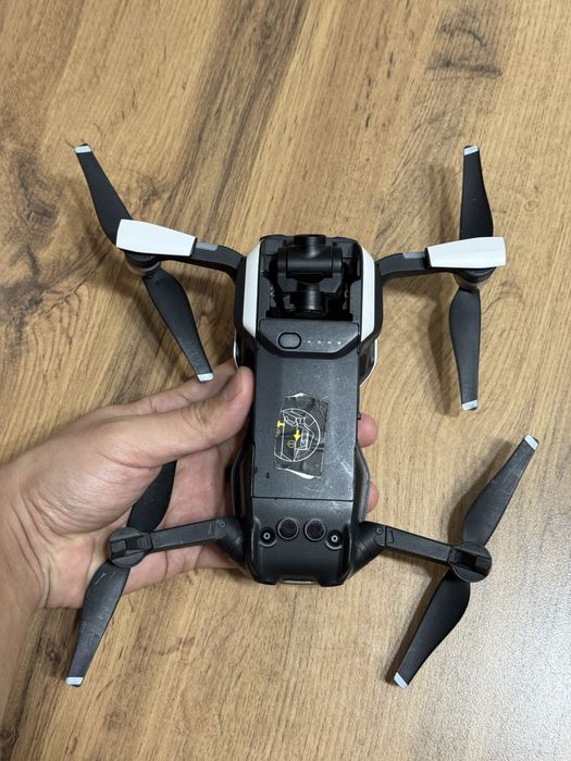 Продам дрон dji air