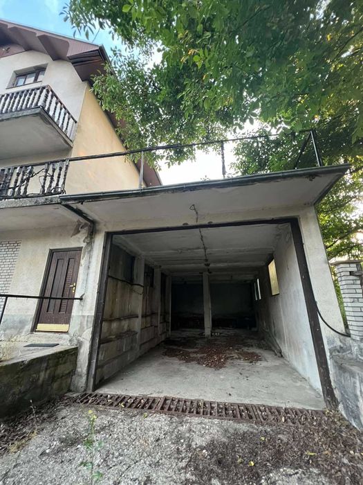 Продава се Къща в София, Слатина - 748 кв.м за 208 €/кв.м - Снимка #2