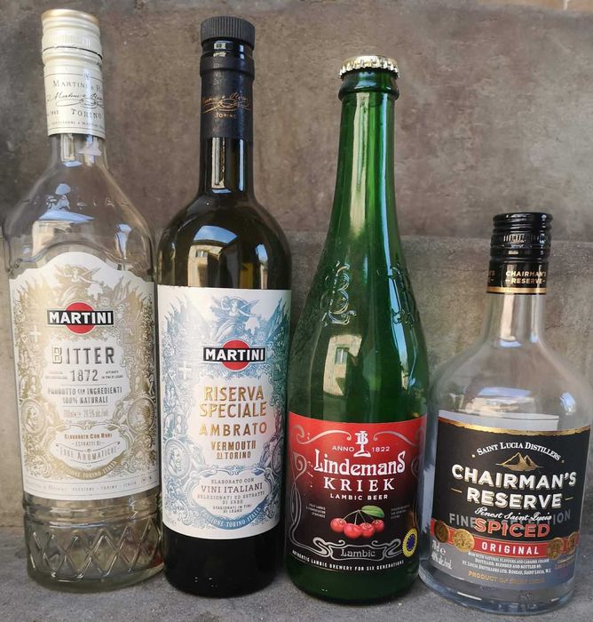 Бутилки скъп алкохол, редки