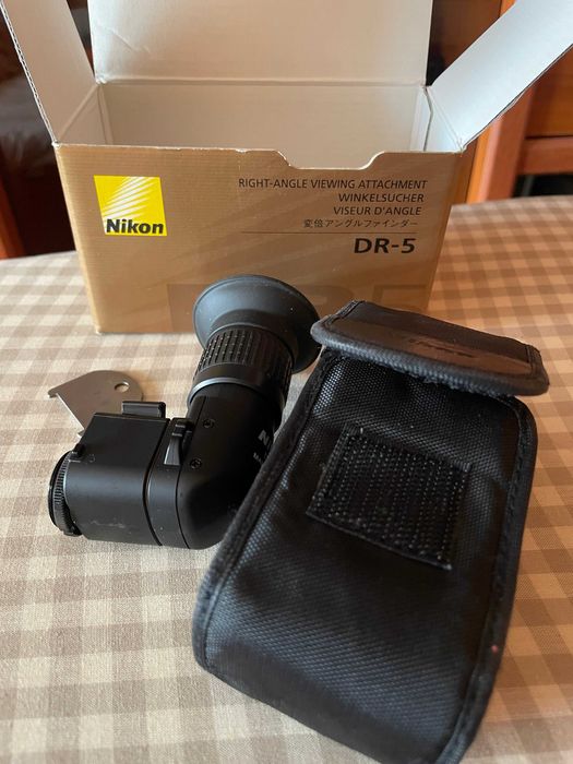 Vizor Nikon DR-5 pentru vizualizare în unghi drept