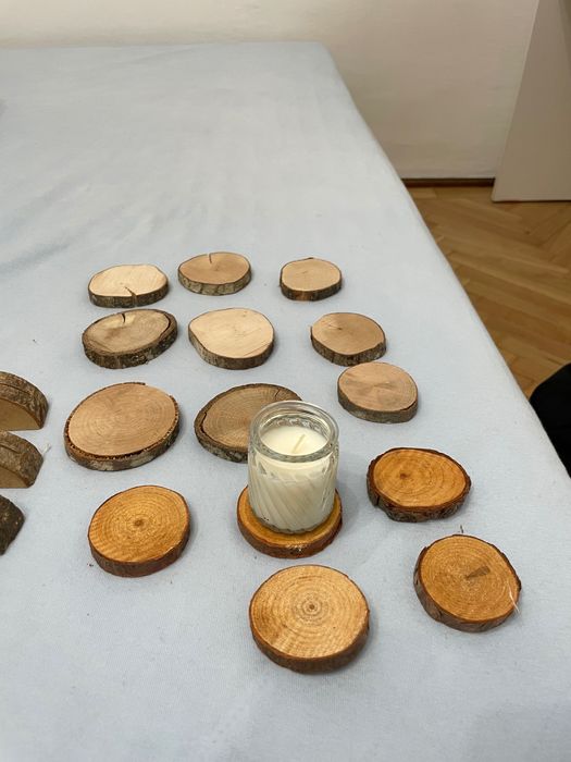 Vând 12 suporturi pentru numere masă și 12 suporturi lumânări