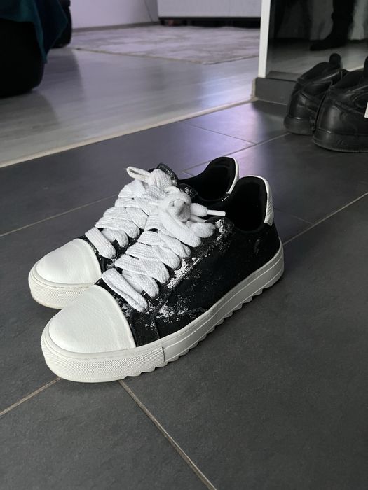 Numeris black white splatter