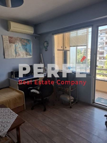 Продава се Тристаен апартамент в Бургас, Изгрев - 63 кв.м за 2302 €/кв.м - Снимка #3