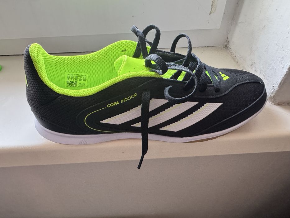 Продаются футзалки