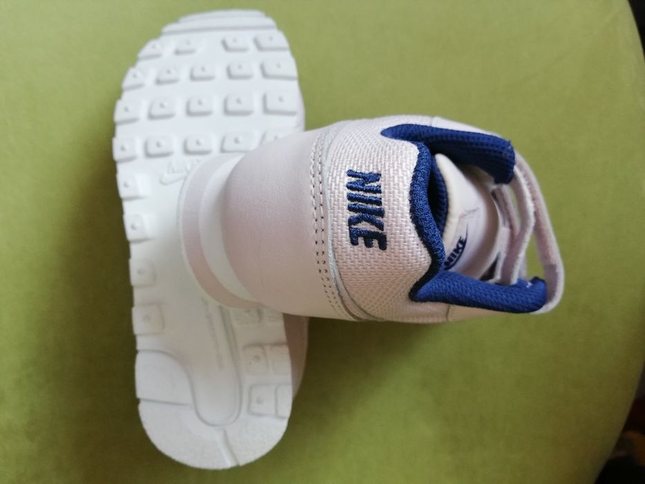 Pantofi Nike noi marime 28