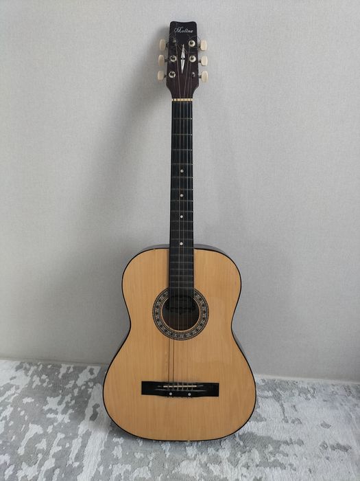 продам акустически гитару для начинающих