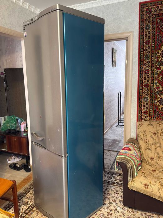 Продам двухкамерный холодильник