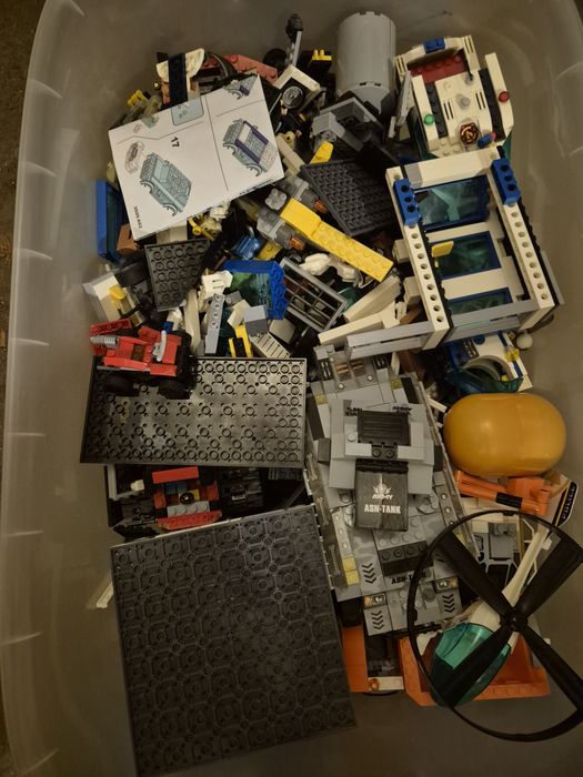 Продадим лего конструктор