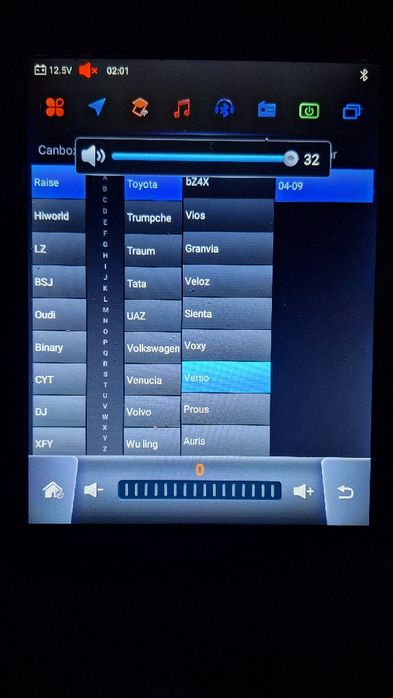 Мултимедия стил Тесла за Тойота
