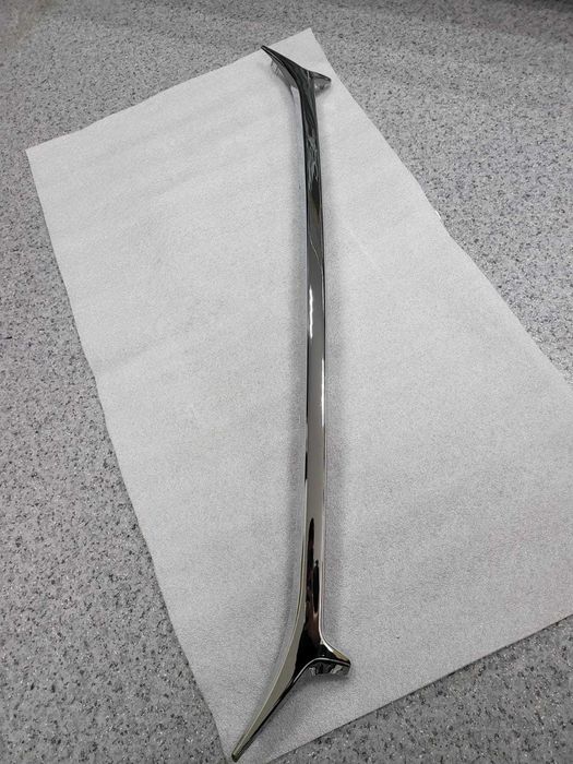 Молдинг решетки в бампер Camry 55