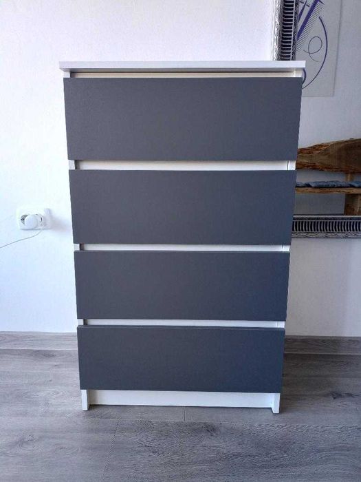 De vanzare 2 buc comode pret 480 lei neg.