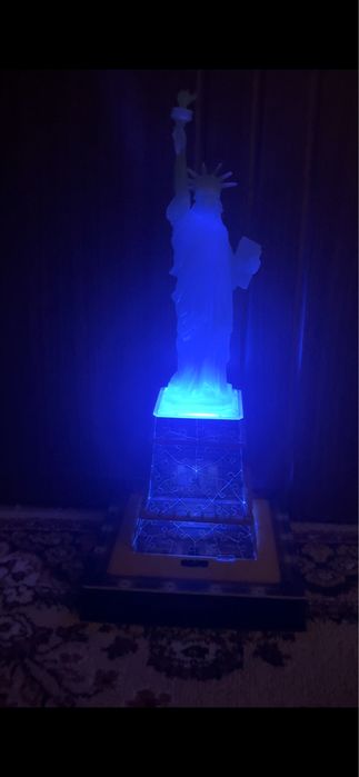 Vand Puzzle 3D Statuia Libertății in 7 culori fluorescente diferite